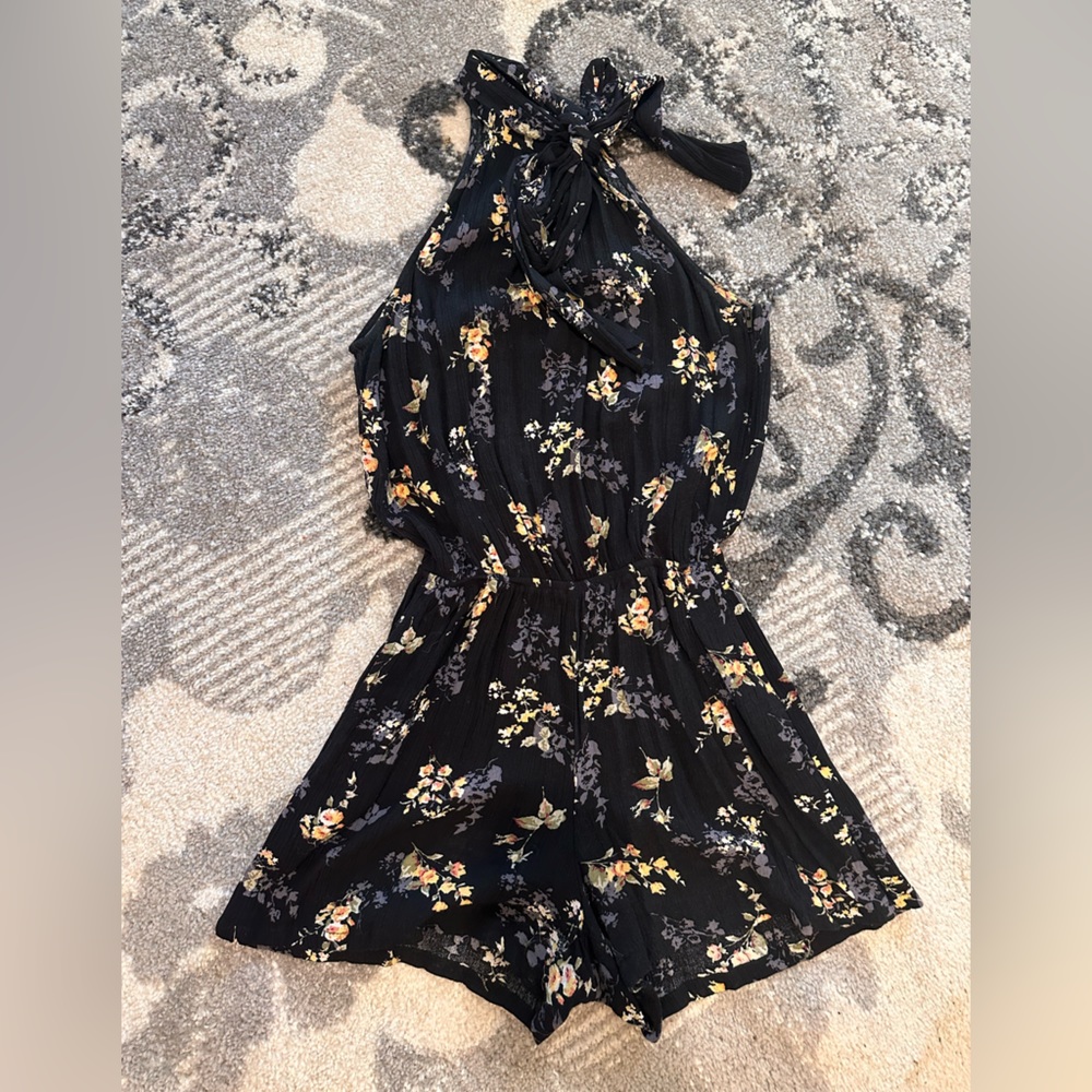 Neck-tie romper